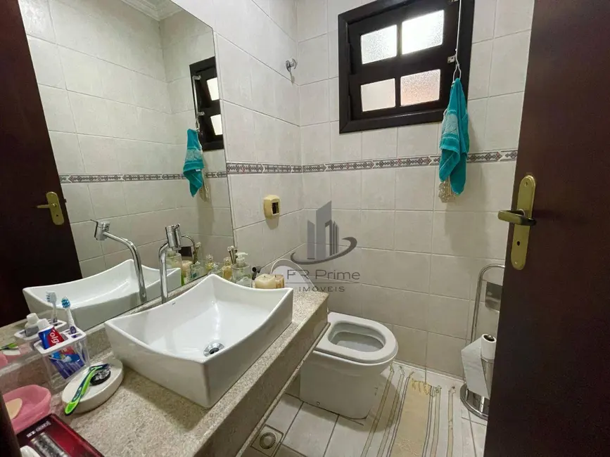 Casa com 3 quartos à venda, 119m2 em Jardim Amália, Volta Redonda - RJ - imagem 9 Foto 9 de Casa com 3 quartos à venda, 119m2 em Jardim Amália, Volta Redonda - RJ