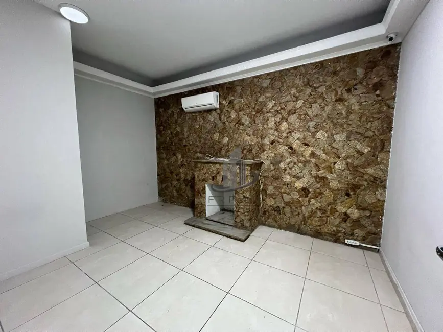 Foto 1 de Casa de Condomínio com 4 quartos para alugar, 130m2 em Aterrado, Volta Redonda - RJ