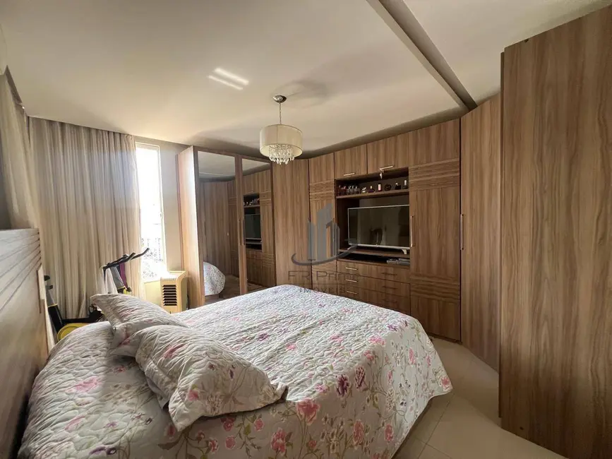 Casa de Condomínio com 3 quartos à venda, 360m2 em Volta Redonda - RJ - imagem 5 Foto 5 de Casa de Condomínio com 3 quartos à venda, 360m2 em Volta Redonda - RJ