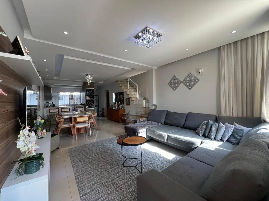 Foto 1 de Casa de Condomínio com 3 quartos à venda, 360m2 em Volta Redonda - RJ