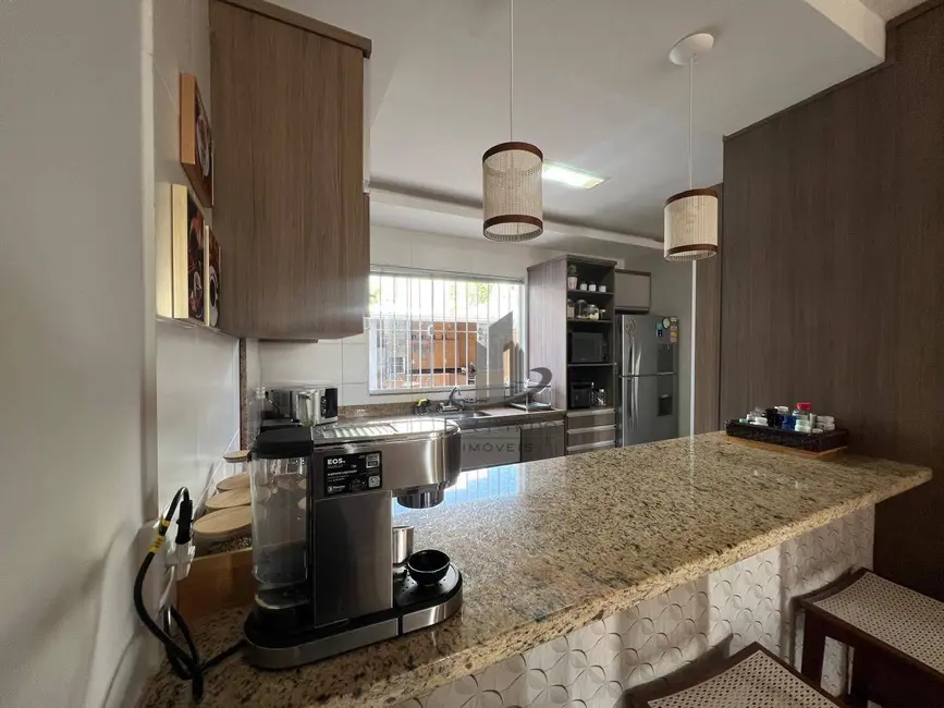 Foto 2 de Casa de Condomínio com 3 quartos à venda, 360m2 em Volta Redonda - RJ