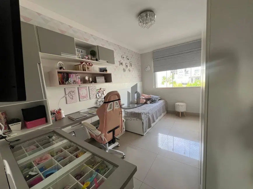 Casa de Condomínio com 3 quartos à venda, 360m2 em Volta Redonda - RJ - imagem 9 Foto 9 de Casa de Condomínio com 3 quartos à venda, 360m2 em Volta Redonda - RJ
