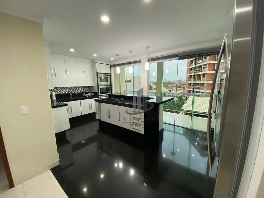 Casa de Condomínio com 3 quartos à venda, 569m2 em Jardim Normandia, Volta Redonda - RJ - imagem 5 Foto 5 de Casa de Condomínio com 3 quartos à venda, 569m2 em Jardim Normandia, Volta Redonda - RJ