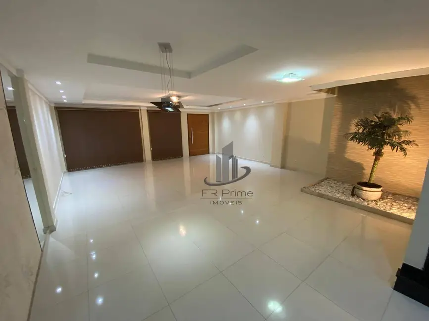 Foto 2 de Casa de Condomínio com 3 quartos à venda, 569m2 em Jardim Normandia, Volta Redonda - RJ
