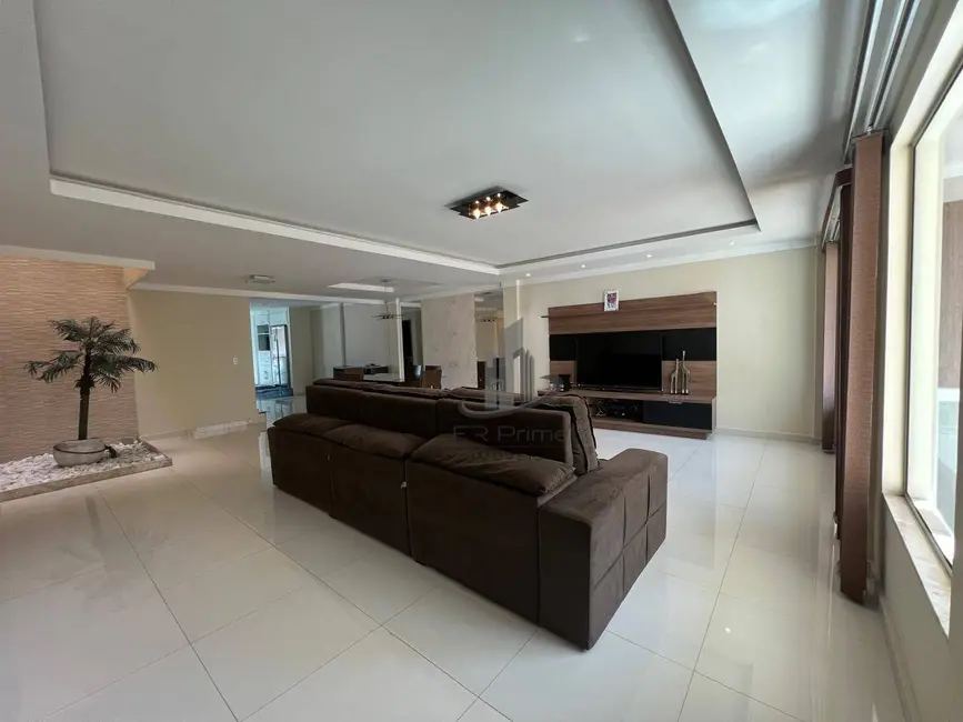 Casa de Condomínio com 3 quartos à venda, 569m2 em Jardim Normandia, Volta Redonda - RJ - imagem 4 Foto 4 de Casa de Condomínio com 3 quartos à venda, 569m2 em Jardim Normandia, Volta Redonda - RJ