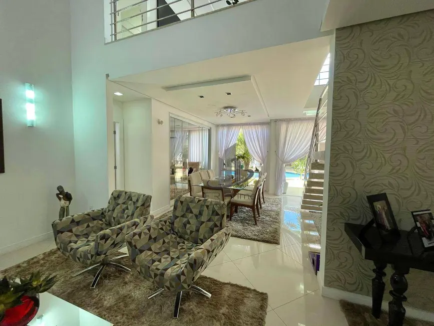 Casa com 5 quartos à venda, 672m2 em Jardim Normandia, Volta Redonda - RJ - imagem 6 Foto 6 de Casa com 5 quartos à venda, 672m2 em Jardim Normandia, Volta Redonda - RJ