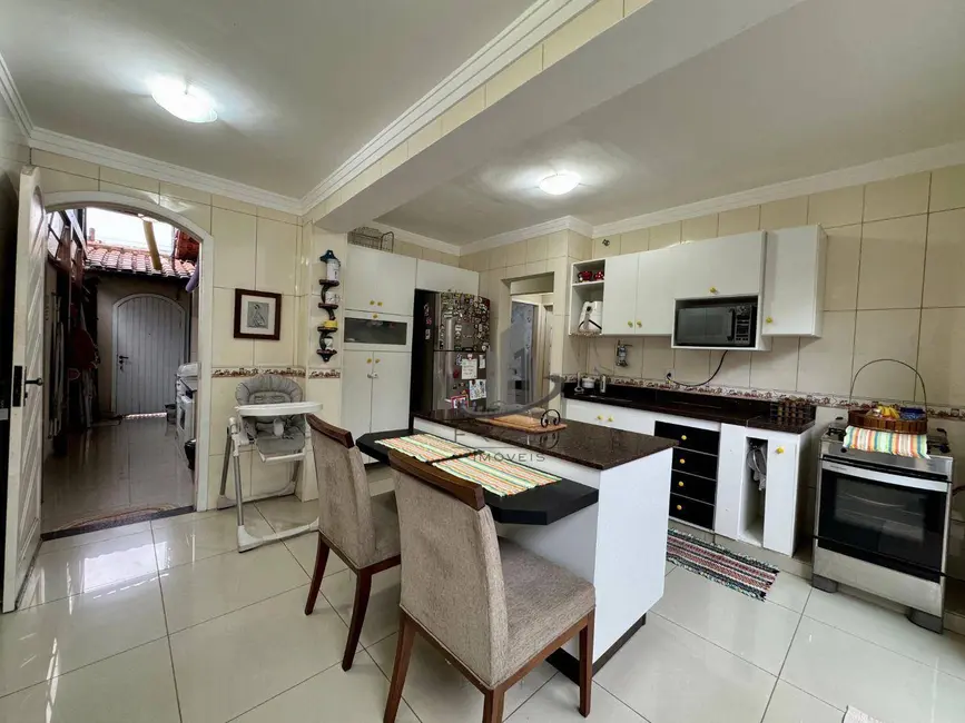 Casa com 2 quartos à venda, 152m2 em Vila Santa Cecília, Volta Redonda - RJ - imagem 6 Foto 6 de Casa com 2 quartos à venda, 152m2 em Vila Santa Cecília, Volta Redonda - RJ