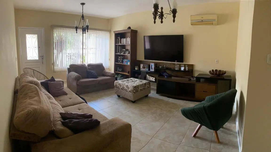 Casa de Condomínio com 3 quartos à venda, 360m2 em Siderópolis, Volta Redonda - RJ - imagem 2 Foto 2 de Casa de Condomínio com 3 quartos à venda, 360m2 em Siderópolis, Volta Redonda - RJ