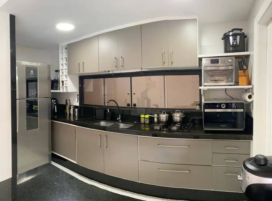 Casa de Condomínio com 3 quartos à venda, 360m2 em Siderópolis, Volta Redonda - RJ - imagem 3 Foto 3 de Casa de Condomínio com 3 quartos à venda, 360m2 em Siderópolis, Volta Redonda - RJ