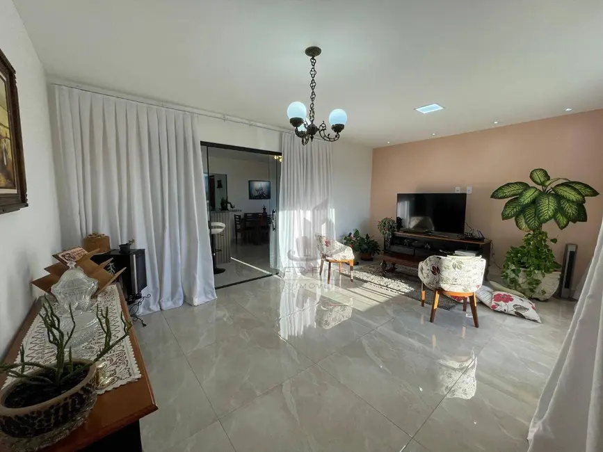 Foto 2 de Casa com 3 quartos à venda, 257m2 em Casa de Pedra, Volta Redonda - RJ