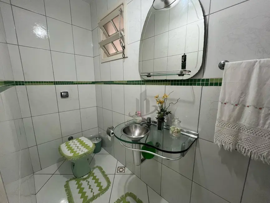 Casa com 3 quartos à venda, 397m2 em Jardim Belvedere, Volta Redonda - RJ - imagem 3 Foto 3 de Casa com 3 quartos à venda, 397m2 em Jardim Belvedere, Volta Redonda - RJ