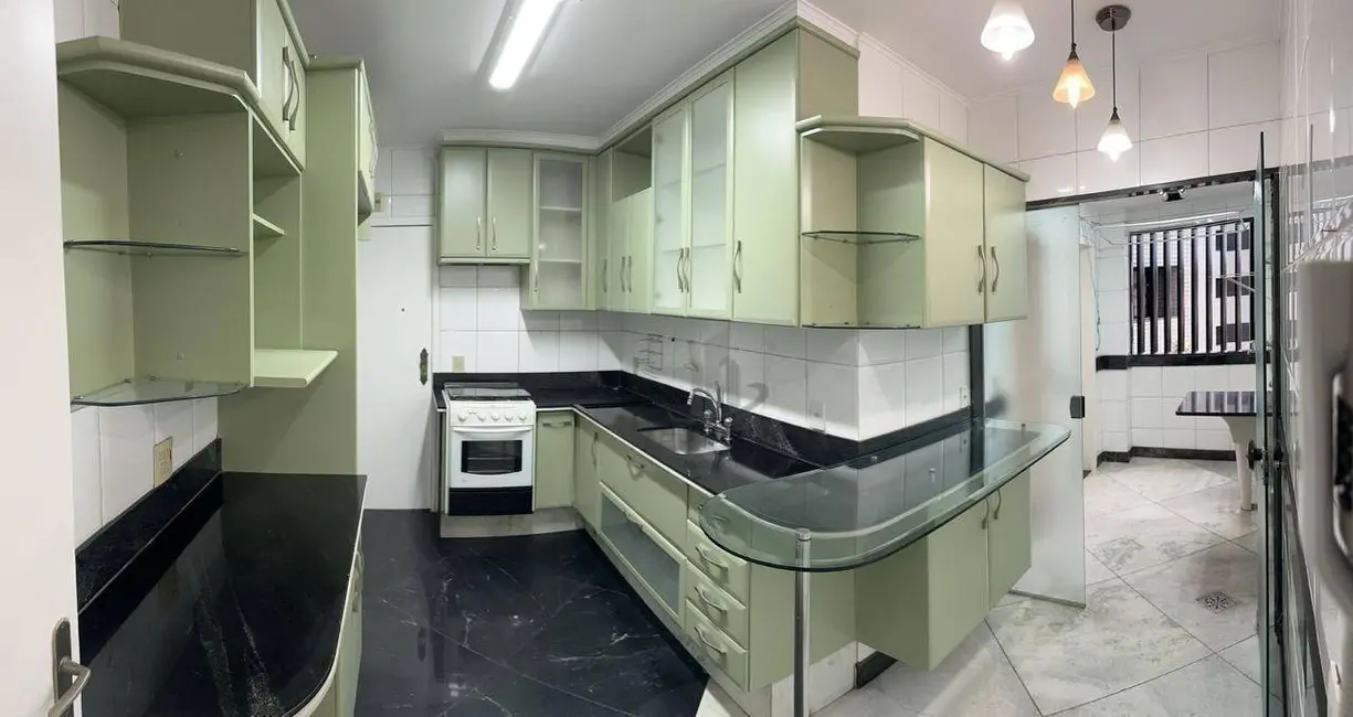 Foto 1 de Apartamento com 3 quartos à venda, 218m2 em Vila Santa Cecília, Volta Redonda - RJ