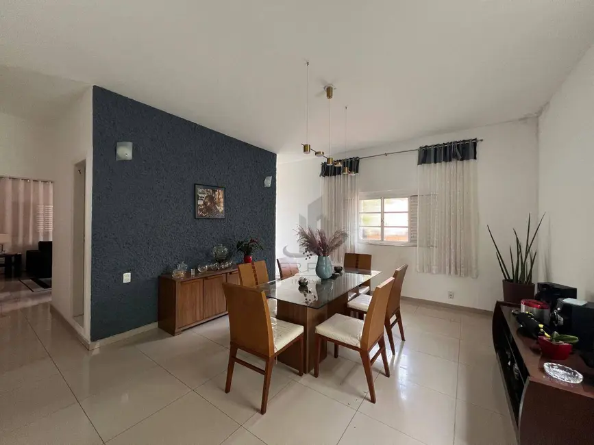 Casa com 3 quartos à venda, 237m2 em Centro, Pirai - RJ - imagem 2 Foto 2 de Casa com 3 quartos à venda, 237m2 em Centro, Pirai - RJ