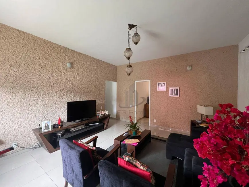 Casa com 3 quartos à venda, 237m2 em Centro, Pirai - RJ - imagem 1 Foto 1 de Casa com 3 quartos à venda, 237m2 em Centro, Pirai - RJ