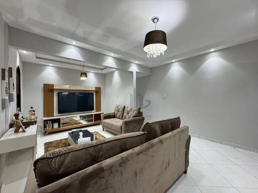 Casa com 3 quartos à venda, 166m2 em Belmonte, Volta Redonda - RJ - imagem 1 Foto 1 de Casa com 3 quartos à venda, 166m2 em Belmonte, Volta Redonda - RJ