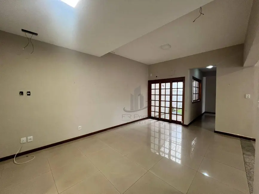 Foto 2 de Casa de Condomínio com 2 quartos para alugar, 280m2 em Vila Santa Cecília, Volta Redonda - RJ