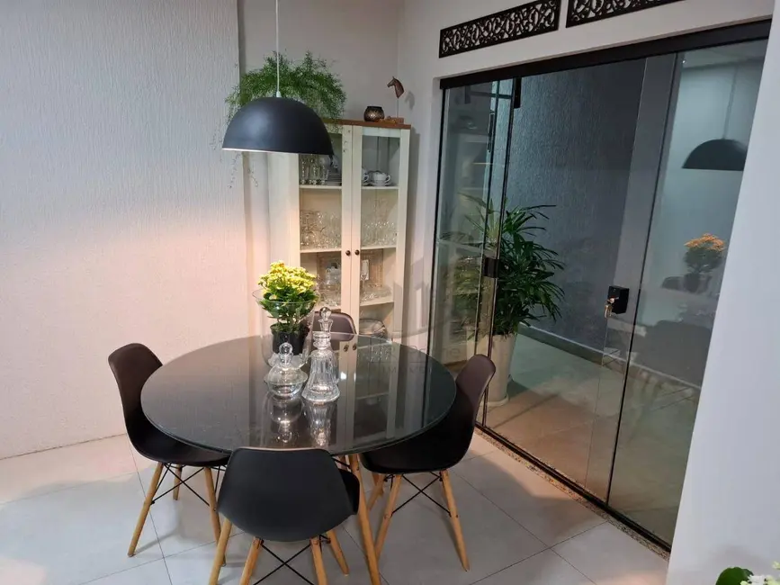 Casa com 3 quartos à venda, 150m2 em Jardim Normandia, Volta Redonda - RJ - imagem 4 Foto 4 de Casa com 3 quartos à venda, 150m2 em Jardim Normandia, Volta Redonda - RJ