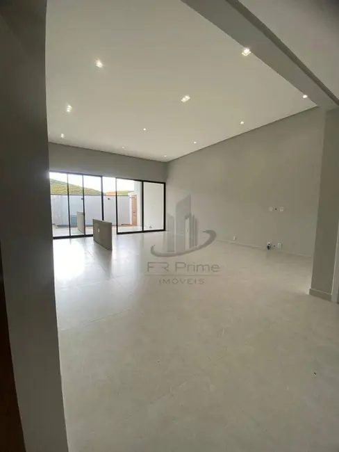 Casa com 3 quartos à venda, 342m2 em Jardim Belvedere, Volta Redonda - RJ - imagem 5 Foto 5 de Casa com 3 quartos à venda, 342m2 em Jardim Belvedere, Volta Redonda - RJ