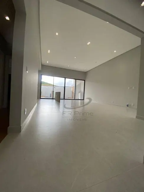 Casa com 3 quartos à venda, 342m2 em Jardim Belvedere, Volta Redonda - RJ - imagem 6 Foto 6 de Casa com 3 quartos à venda, 342m2 em Jardim Belvedere, Volta Redonda - RJ