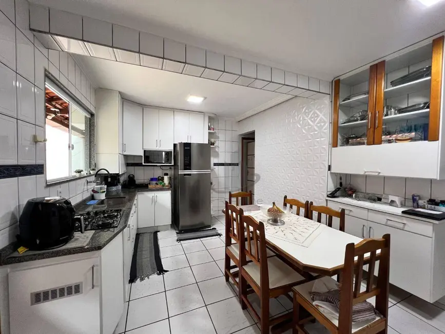 Casa de Condomínio com 2 quartos à venda, 158m2 em Jardim Vila Rica - Tiradentes, Volta Redonda - RJ - imagem 3 Foto 3 de Casa de Condomínio com 2 quartos à venda, 158m2 em Jardim Vila Rica - Tiradentes, Volta Redonda - RJ