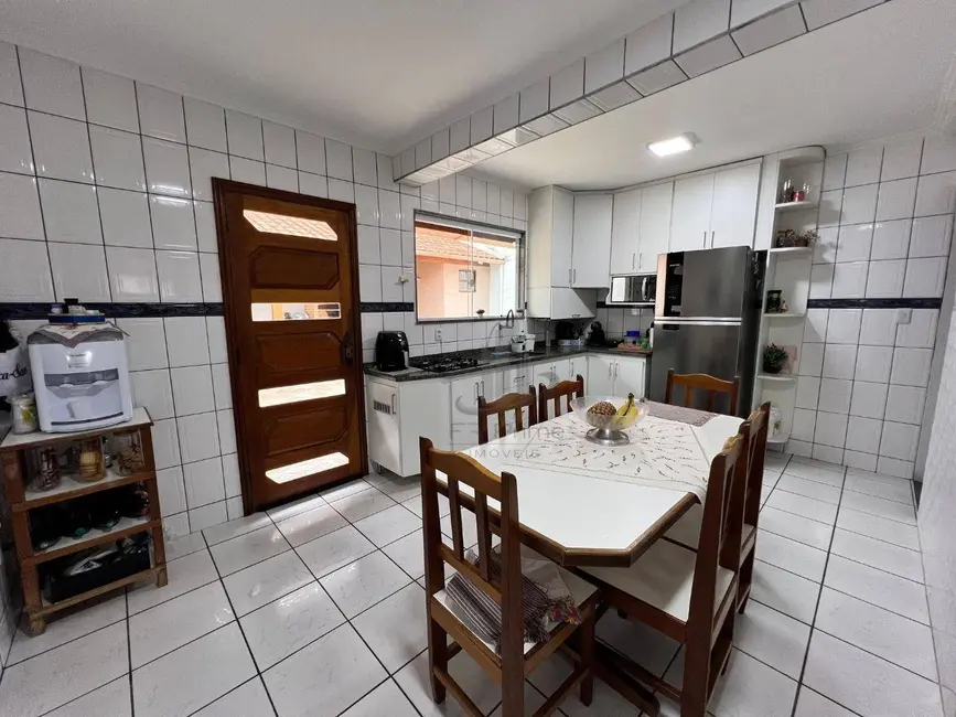 Casa de Condomínio com 2 quartos à venda, 158m2 em Jardim Vila Rica - Tiradentes, Volta Redonda - RJ - imagem 2 Foto 2 de Casa de Condomínio com 2 quartos à venda, 158m2 em Jardim Vila Rica - Tiradentes, Volta Redonda - RJ