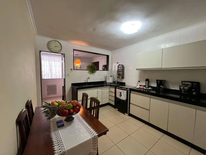 Apartamento com 3 quartos à venda, 177m2 em Jardim Normandia, Volta Redonda - RJ - imagem 3 Foto 3 de Apartamento com 3 quartos à venda, 177m2 em Jardim Normandia, Volta Redonda - RJ