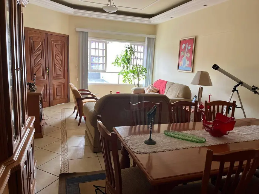 Casa de Condomínio com 4 quartos à venda, 450m2 em Jardim Normandia, Volta Redonda - RJ - imagem 5 Foto 5 de Casa de Condomínio com 4 quartos à venda, 450m2 em Jardim Normandia, Volta Redonda - RJ
