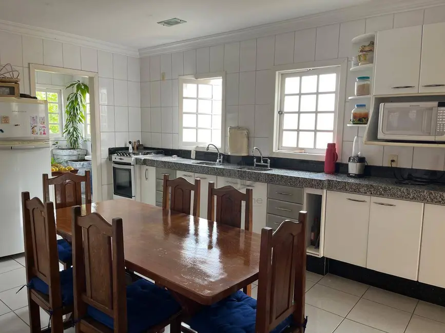 Casa de Condomínio com 4 quartos à venda, 450m2 em Jardim Normandia, Volta Redonda - RJ - imagem 3 Foto 3 de Casa de Condomínio com 4 quartos à venda, 450m2 em Jardim Normandia, Volta Redonda - RJ