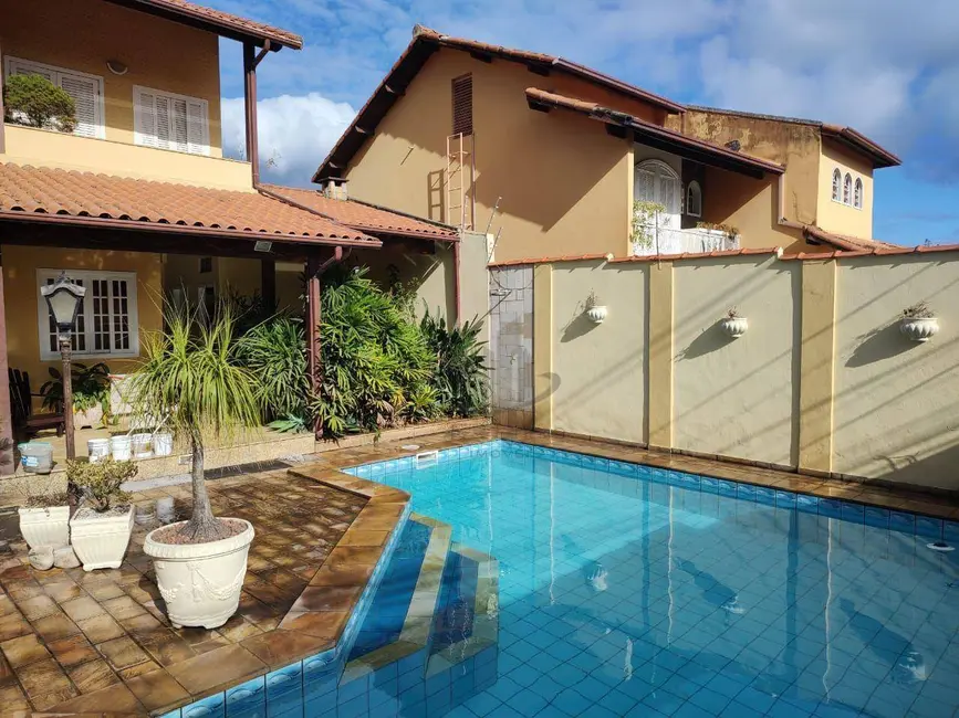 Foto 1 de Casa de Condomínio com 4 quartos à venda, 450m2 em Jardim Normandia, Volta Redonda - RJ