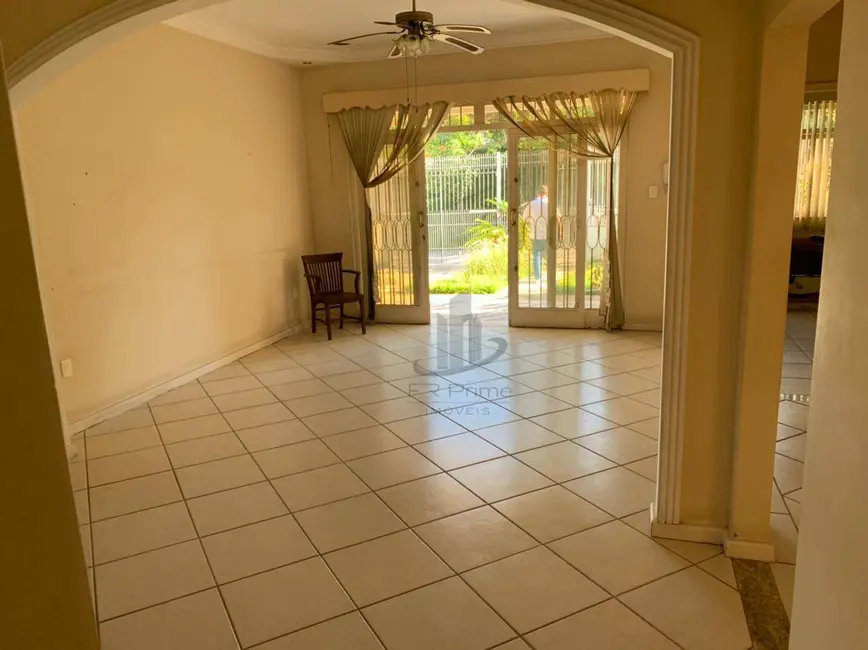 Foto 1 de Casa com 3 quartos à venda, 450m2 em Jardim Amália, Volta Redonda - RJ