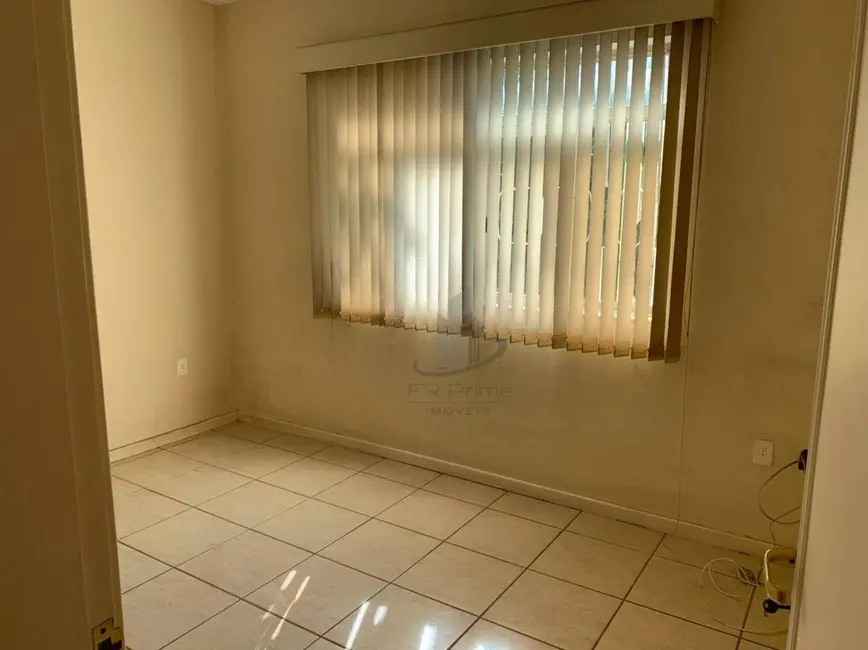 Foto 9 de Casa com 3 quartos à venda, 450m2 em Jardim Amália, Volta Redonda - RJ
