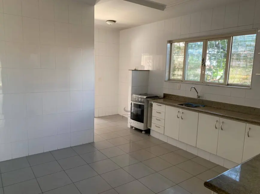 Foto 5 de Casa com 3 quartos à venda, 450m2 em Jardim Amália, Volta Redonda - RJ