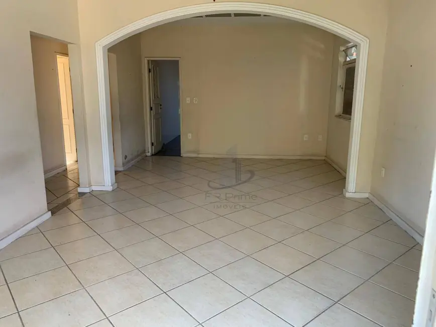 Foto 2 de Casa com 3 quartos à venda, 450m2 em Jardim Amália, Volta Redonda - RJ