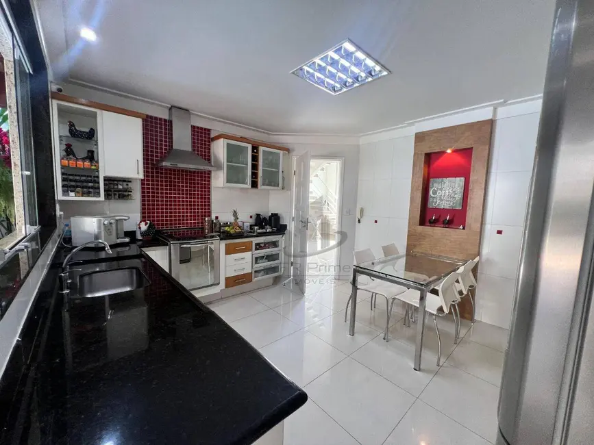 Casa de Condomínio com 5 quartos à venda, 352m2 em Jardim Amália, Volta Redonda - RJ - imagem 9 Foto 9 de Casa de Condomínio com 5 quartos à venda, 352m2 em Jardim Amália, Volta Redonda - RJ