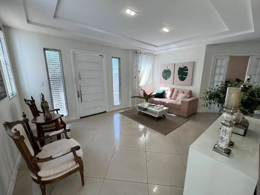 Foto 1 de Casa de Condomínio com 5 quartos à venda, 352m2 em Jardim Amália, Volta Redonda - RJ