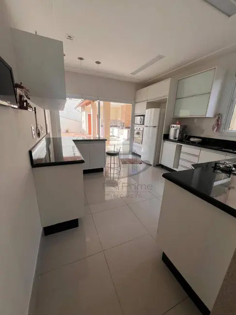 Casa com 3 quartos à venda, 337m2 em Jardim Normandia, Volta Redonda - RJ - imagem 7 Foto 7 de Casa com 3 quartos à venda, 337m2 em Jardim Normandia, Volta Redonda - RJ