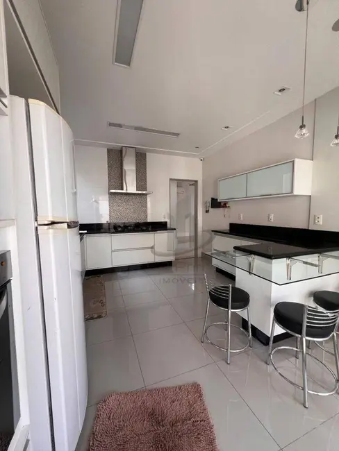 Casa com 3 quartos à venda, 337m2 em Jardim Normandia, Volta Redonda - RJ - imagem 8 Foto 8 de Casa com 3 quartos à venda, 337m2 em Jardim Normandia, Volta Redonda - RJ