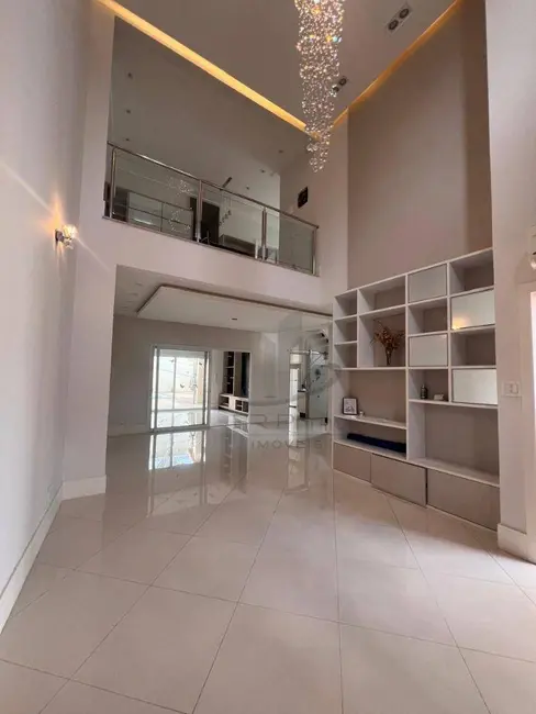 Casa com 3 quartos à venda, 337m2 em Jardim Normandia, Volta Redonda - RJ - imagem 2 Foto 2 de Casa com 3 quartos à venda, 337m2 em Jardim Normandia, Volta Redonda - RJ