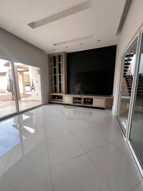 Casa com 3 quartos à venda, 337m2 em Jardim Normandia, Volta Redonda - RJ - imagem 5 Foto 5 de Casa com 3 quartos à venda, 337m2 em Jardim Normandia, Volta Redonda - RJ