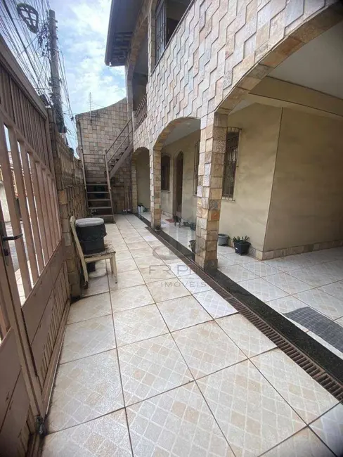Casa com 5 quartos à venda, 369m2 em Retiro, Volta Redonda - RJ - imagem 1 Foto 1 de Casa com 5 quartos à venda, 369m2 em Retiro, Volta Redonda - RJ