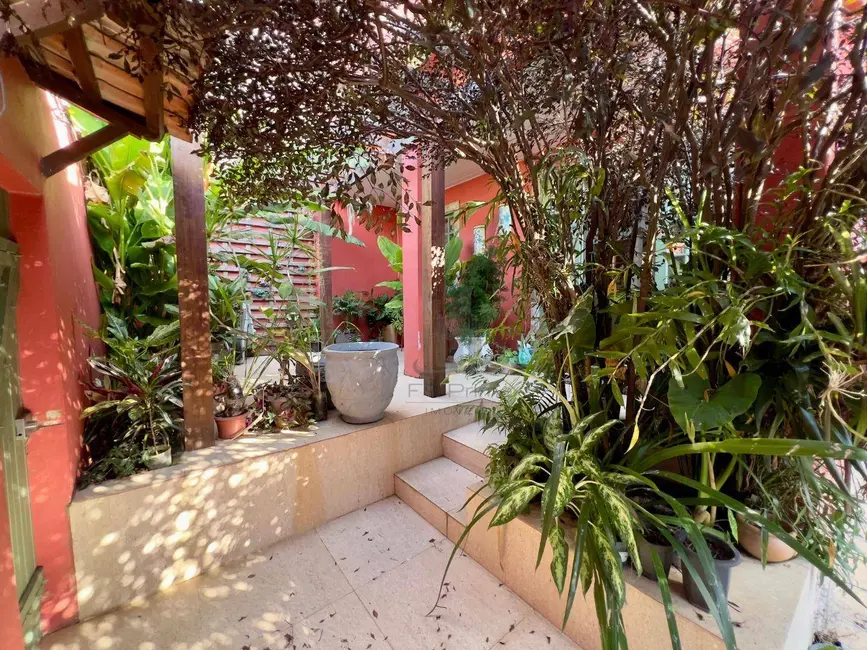 Casa com 3 quartos à venda, 240m2 em Goiabal, Barra Mansa - RJ - imagem 3 Foto 3 de Casa com 3 quartos à venda, 240m2 em Goiabal, Barra Mansa - RJ