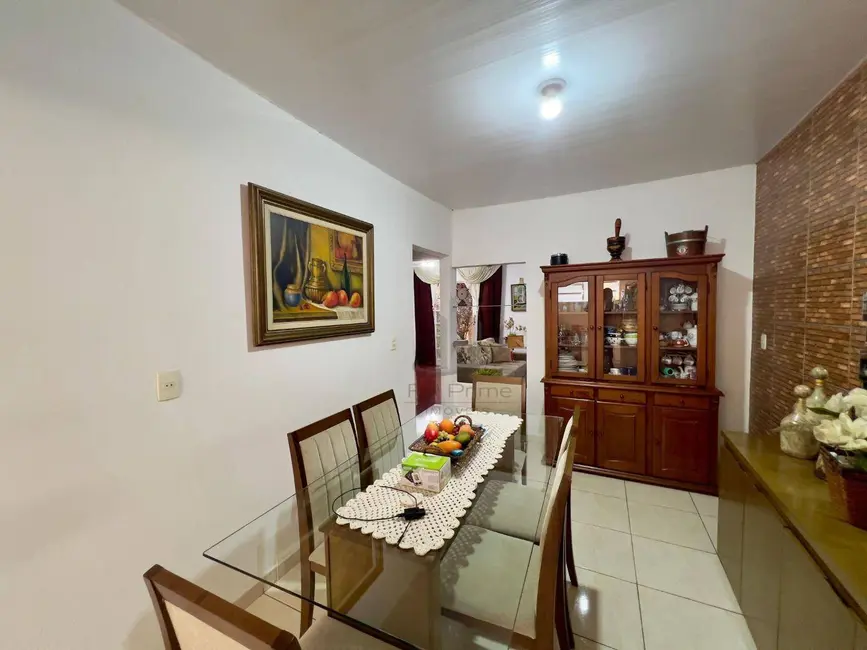 Casa com 3 quartos à venda, 240m2 em Goiabal, Barra Mansa - RJ - imagem 6 Foto 6 de Casa com 3 quartos à venda, 240m2 em Goiabal, Barra Mansa - RJ