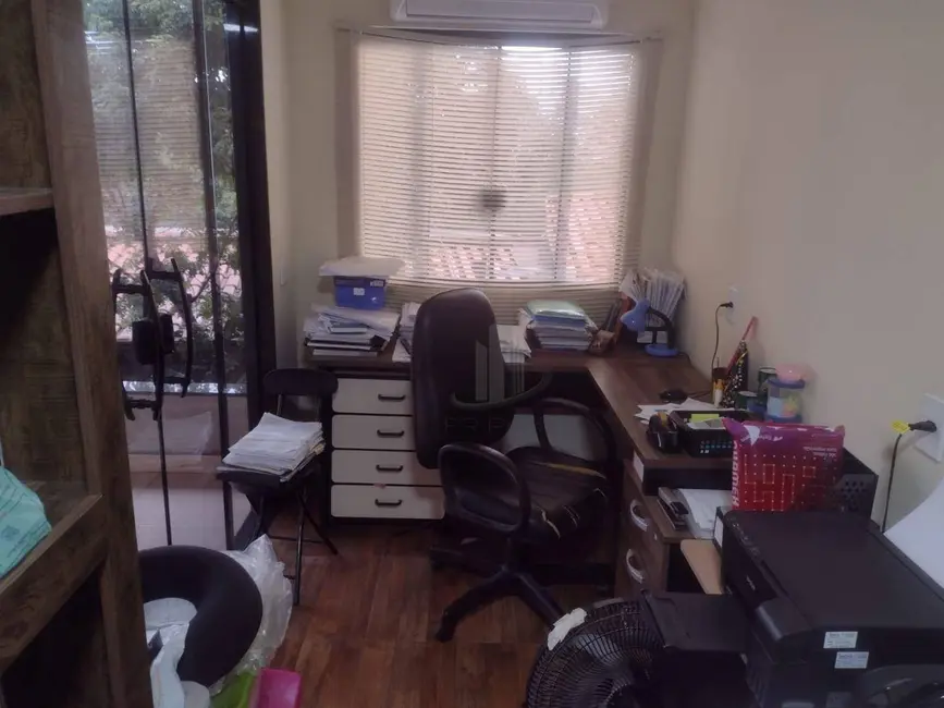 Casa com 3 quartos à venda, 170m2 em Jardim Belvedere, Volta Redonda - RJ - imagem 5 Foto 5 de Casa com 3 quartos à venda, 170m2 em Jardim Belvedere, Volta Redonda - RJ
