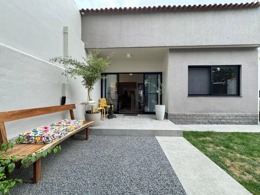 Casa com 4 quartos à venda, 250m2 em Jardim Primavera, Volta Redonda - RJ - imagem 2 Foto 2 de Casa com 4 quartos à venda, 250m2 em Jardim Primavera, Volta Redonda - RJ