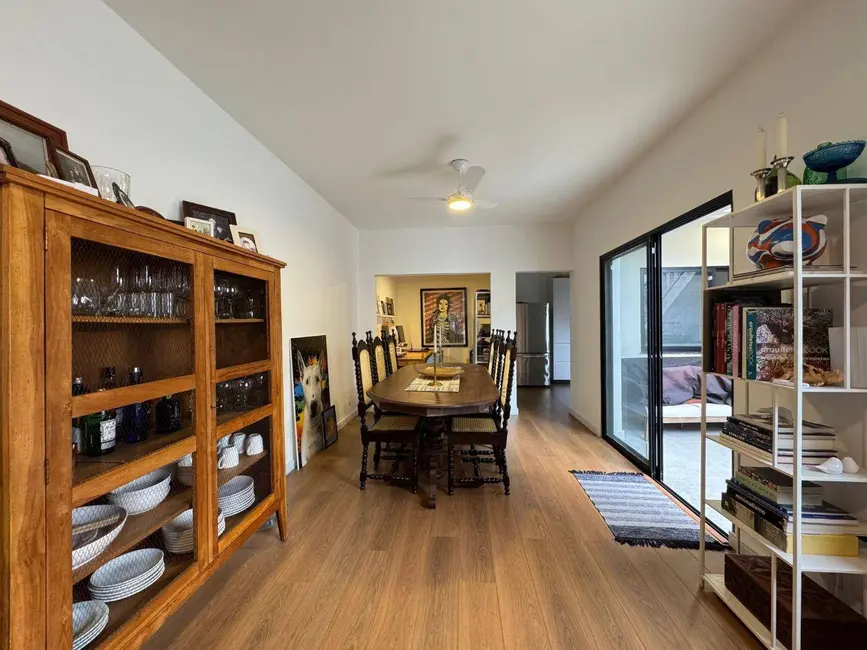 Casa com 4 quartos à venda, 250m2 em Jardim Primavera, Volta Redonda - RJ - imagem 8 Foto 8 de Casa com 4 quartos à venda, 250m2 em Jardim Primavera, Volta Redonda - RJ