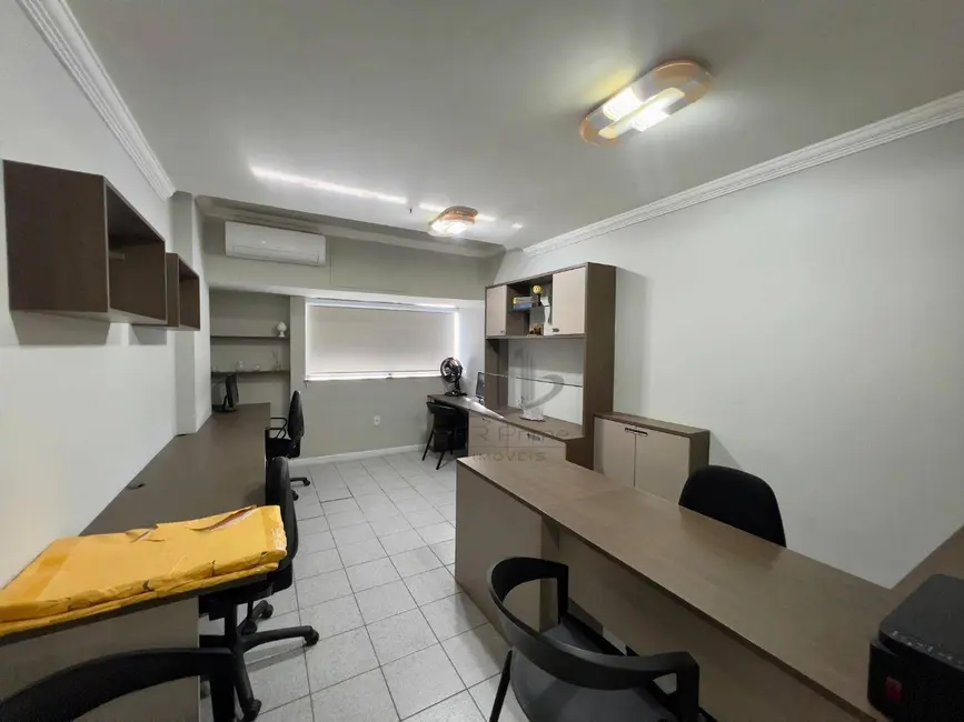 Foto 3 de Sala Comercial para alugar, 55m2 em Aterrado, Volta Redonda - RJ