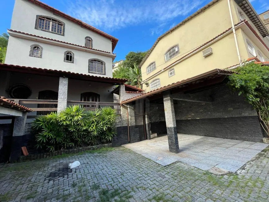 Casa com 5 quartos à venda, 1284m2 em Retiro, Volta Redonda - RJ - imagem 2 Foto 2 de Casa com 5 quartos à venda, 1284m2 em Retiro, Volta Redonda - RJ