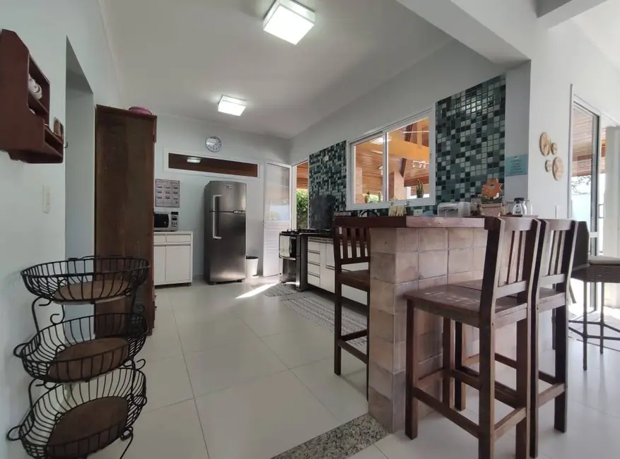 Foto 8 de Casa com 4 quartos à venda, 450m2 em Ubatuba - SP