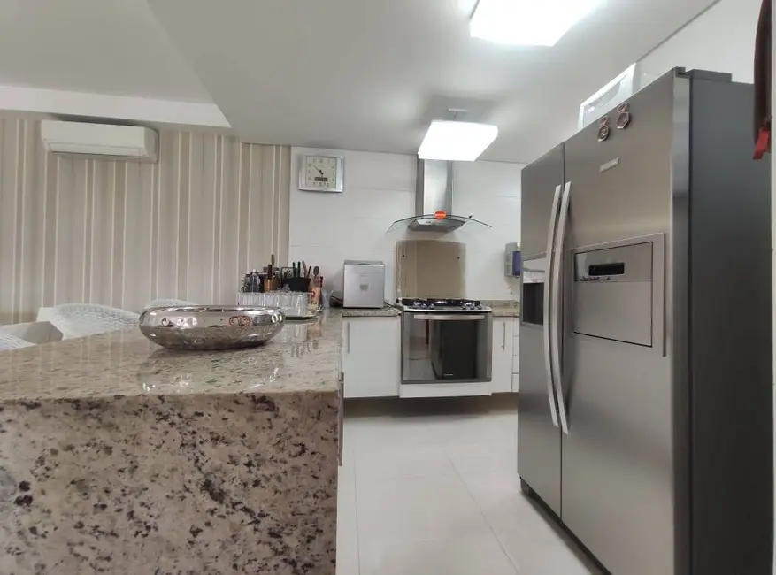 Foto 4 de Apartamento com 3 quartos à venda, 135m2 em Ubatuba - SP