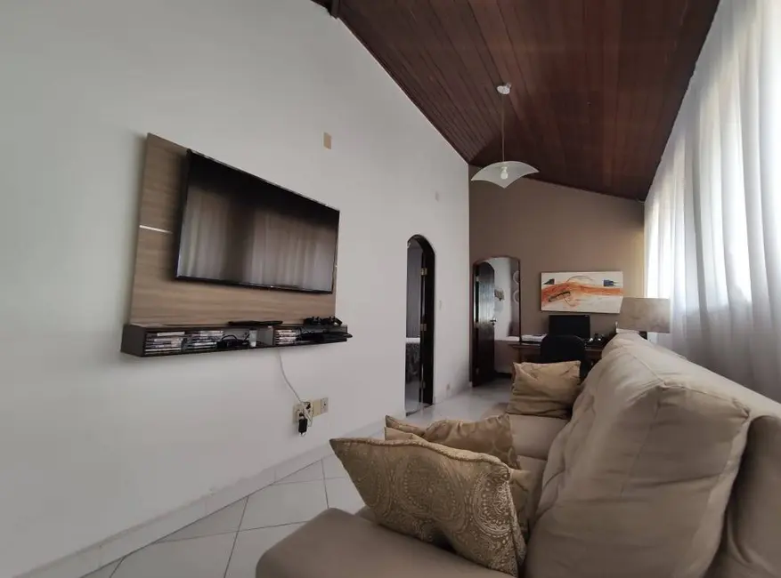 Foto 9 de Casa com 4 quartos à venda, 210m2 em Centro, Ubatuba - SP